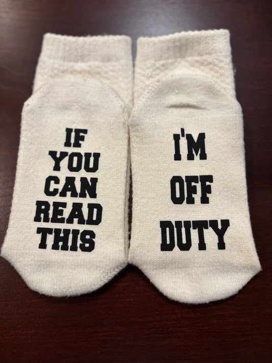 IF YOU CAN READ THIS I'M OFF DUTY SUPER SOFT WOMEN'S SOCKS