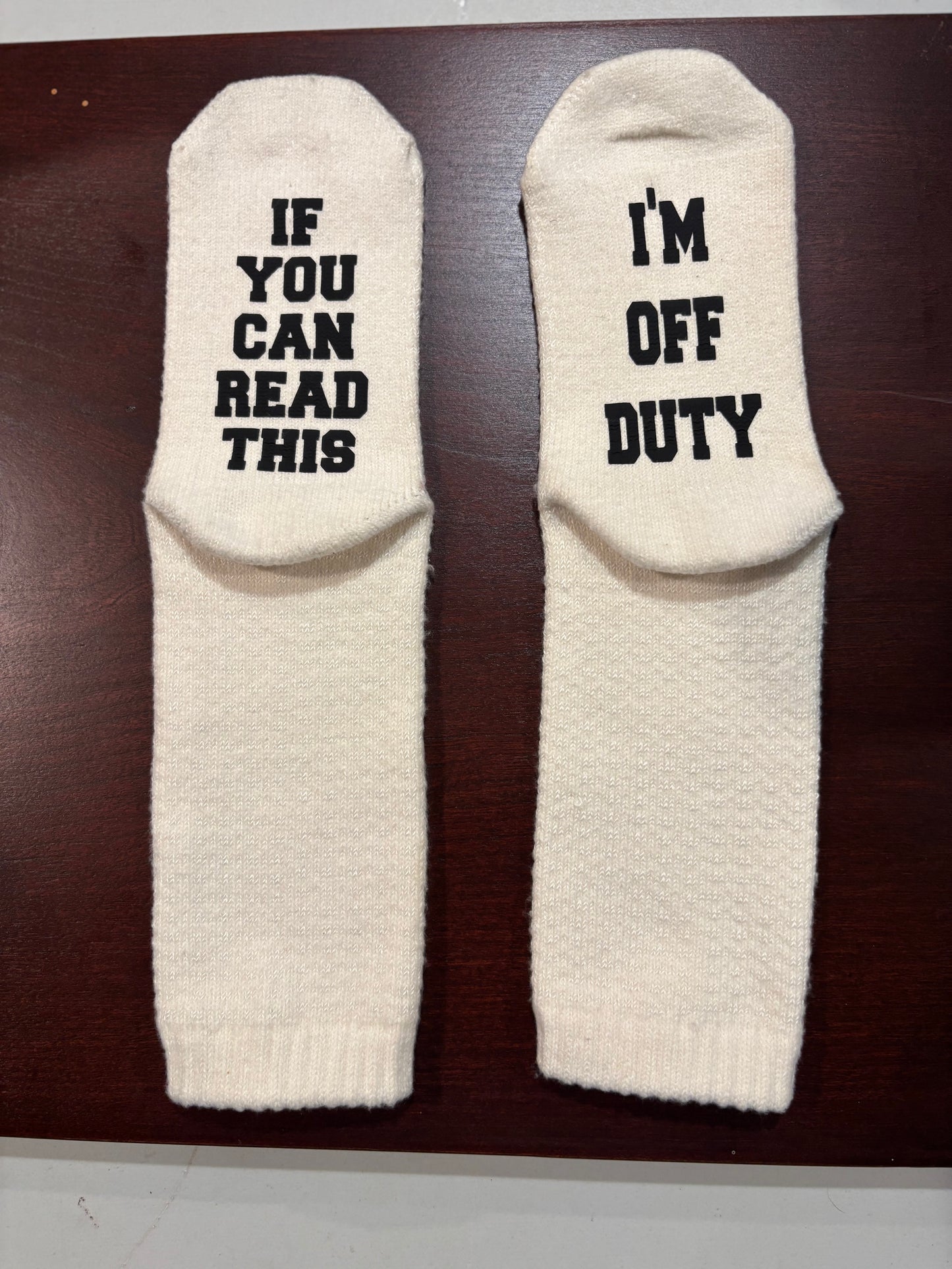 IF YOU CAN READ THIS I'M OFF DUTY SUPER SOFT WOMEN'S SOCKS